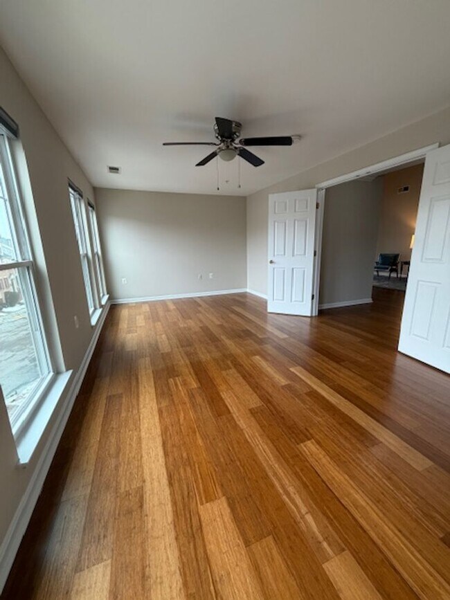 Building Photo - SPACIOUS 2 BEDROOM 2 BATH CONDO WITH LOFT IN KING FARM