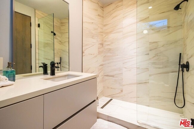 Building Photo - 1724 N Sierra Bonita Ave