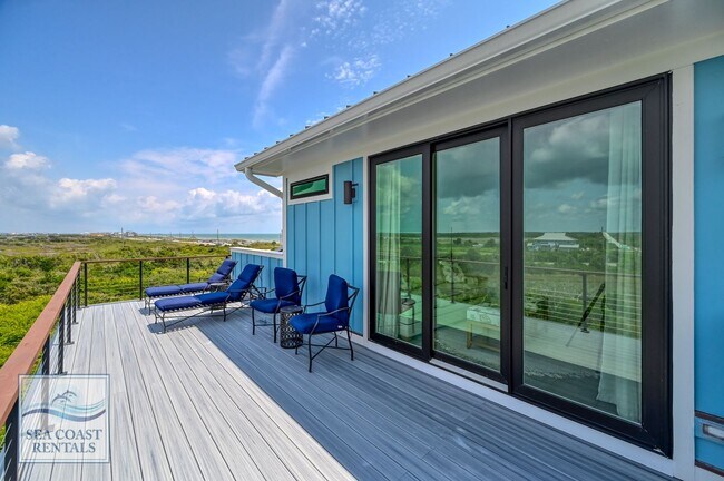 Building Photo - OFF-SEASON MONTHLY RENTAL - IT'S A BIG DILL!!