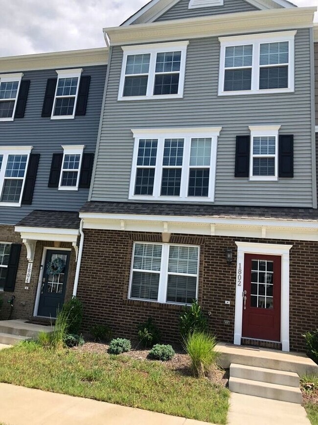 Building Photo - 1802 Sag Harbor Ln