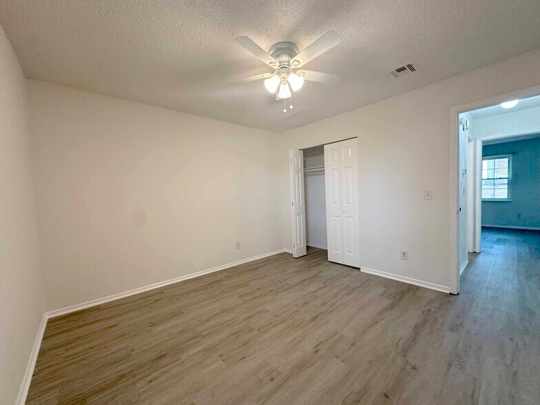 Building Photo - 11004 NW Player Dr