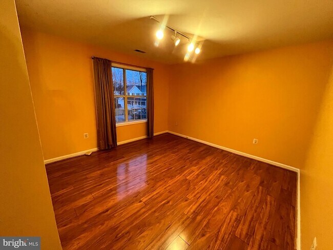 Building Photo - 16 Taber Ct