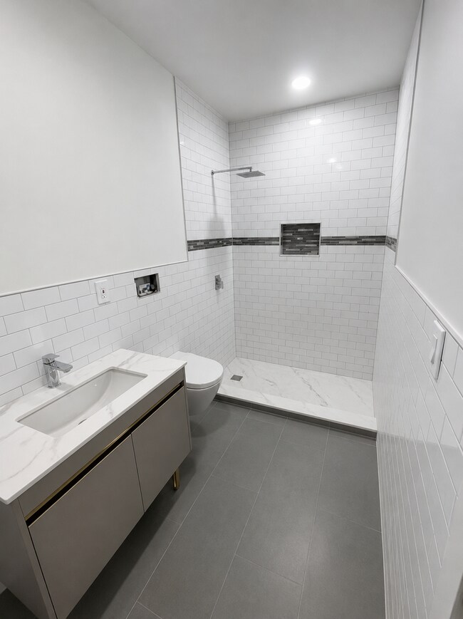 Building Photo - Beautiful newly renovated 1-bedroom available
