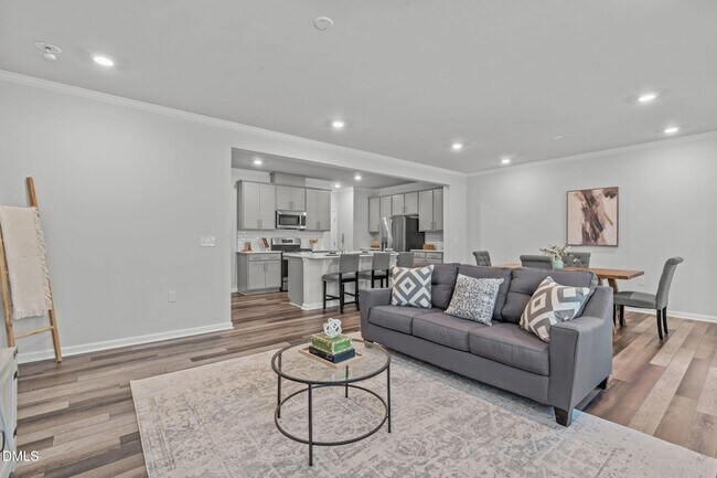 Building Photo - 1818 Porch Swing Wy