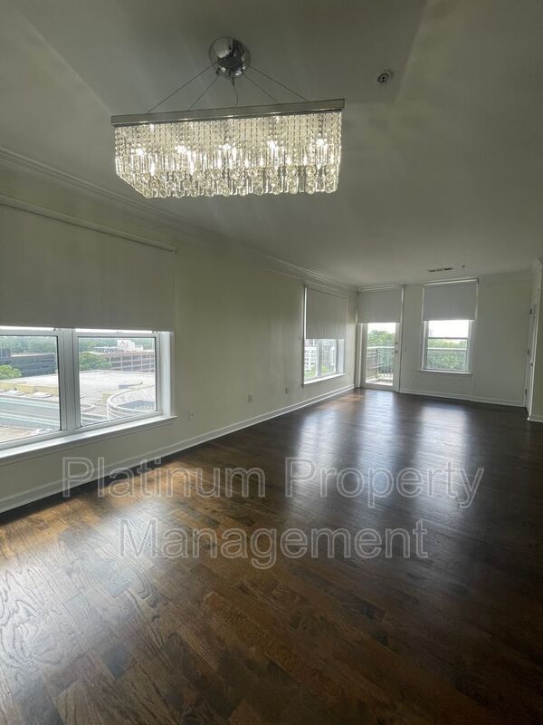 Building Photo - 3334 Peachtree Rd NE