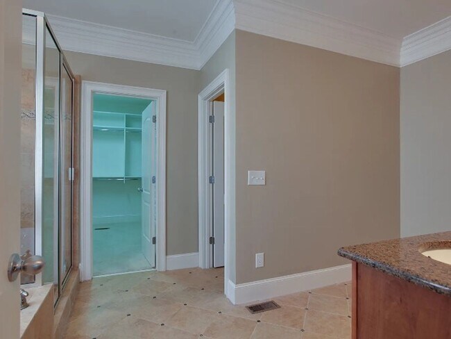 Building Photo - Coming soon! One level living in Franklin-Willow Springs