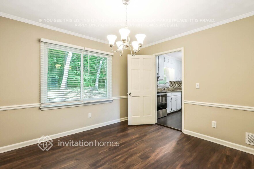 Building Photo - 677 Royal Abbey Dr