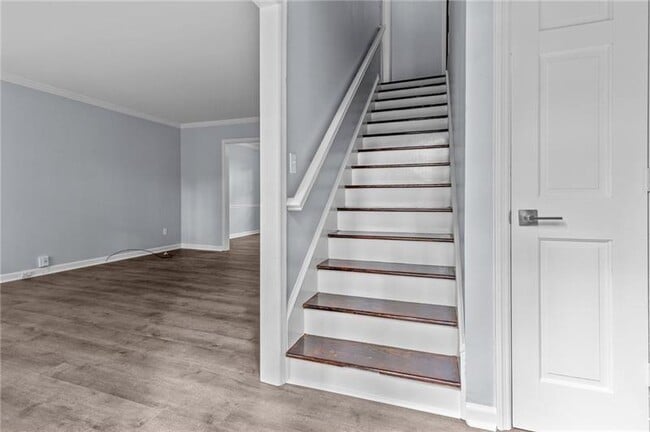Building Photo - 4019 Shady Dr NW