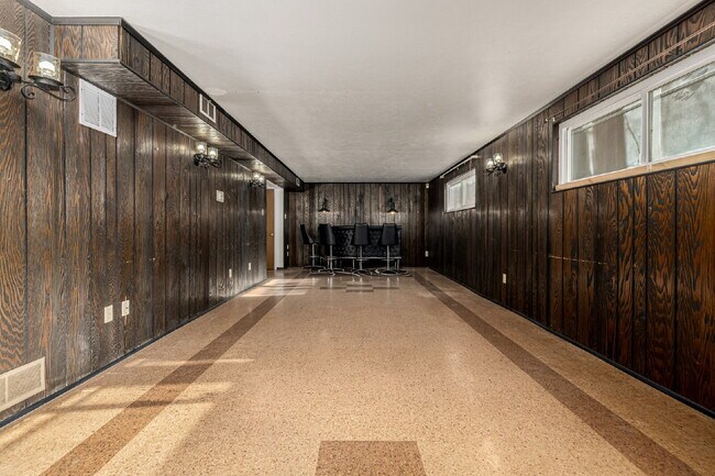 Building Photo - Great 3 Bed 3 Bath Hilltop Home for rent.