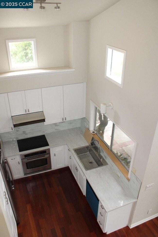 Building Photo - 247 Catalina Dr