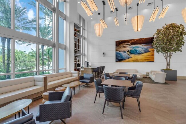 Building Photo - 5959 Collins Ave