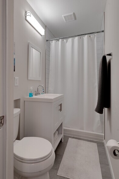 Building Photo - 6006 Sweet Dale Ct