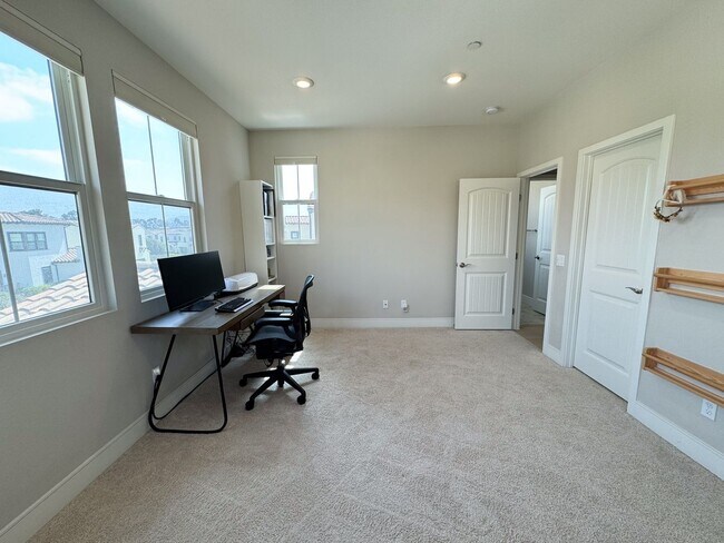 Building Photo - Solterra at Pacific Highlands Exceptional Residence & Schools