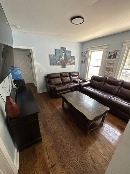 Building Photo - 16 Charron St