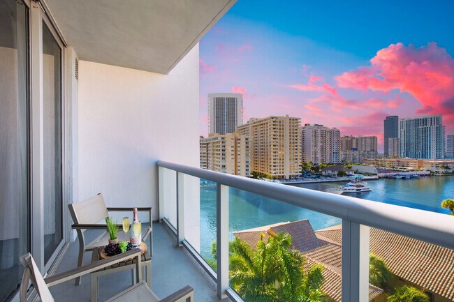 Building Photo - 2602 E Hallandale Beach Blvd