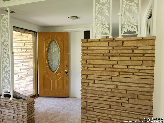 Building Photo - 600 Antler Dr
