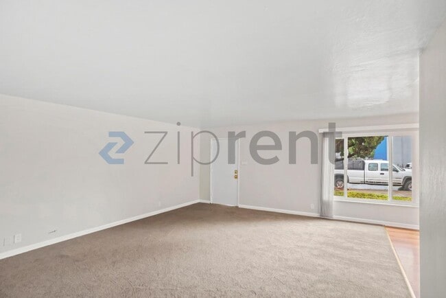 Building Photo - 1883 Robin Ln