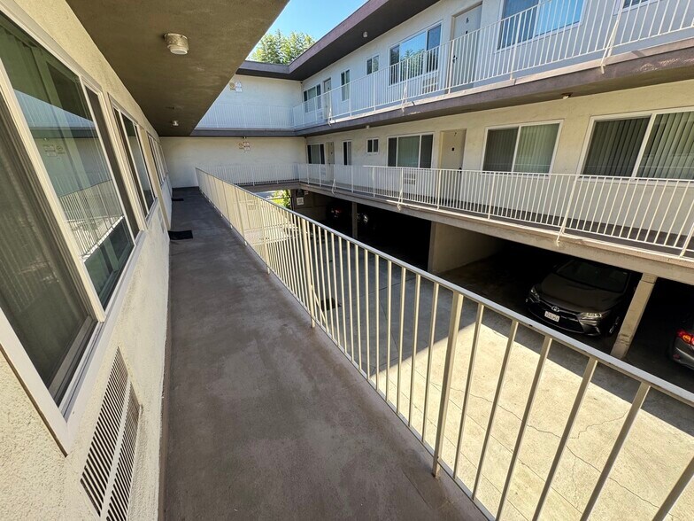 Building Photo - 447 W Elk Ave