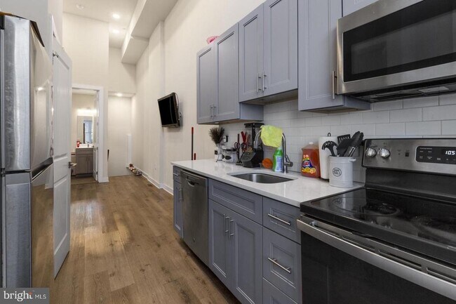 Building Photo - 19 S 44th St