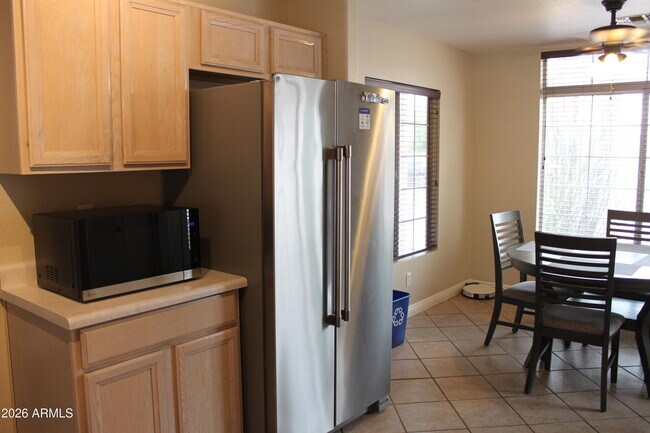 Building Photo - 740 W Baylor Ln