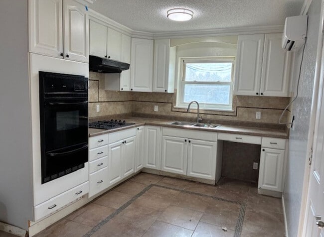 Building Photo - 1632 Parkdale Dr