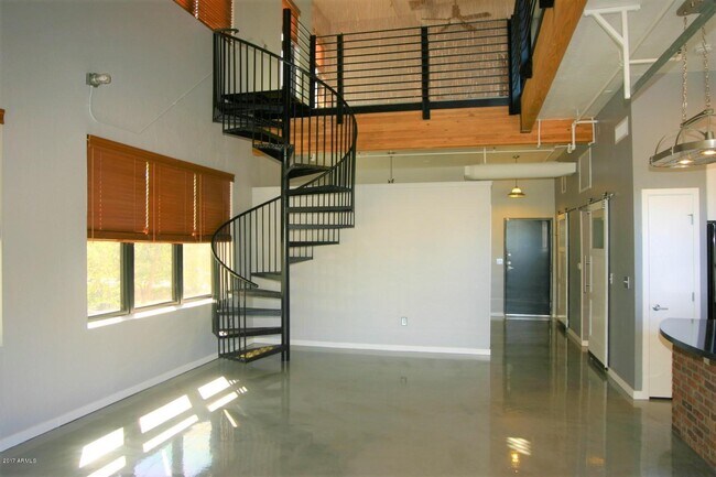 Building Photo - 914 E Osborn Rd