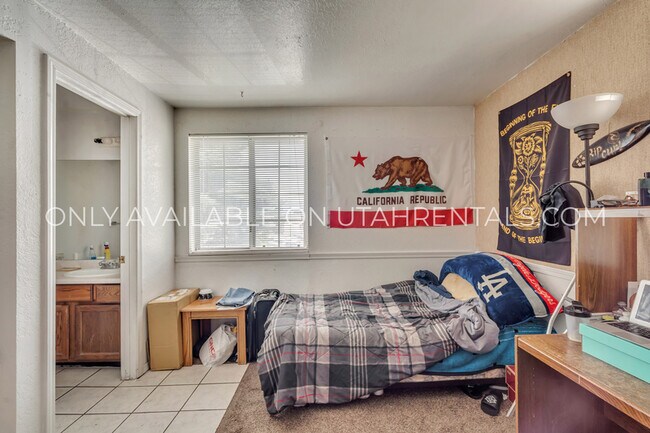 Building Photo - 728 W 1720 N