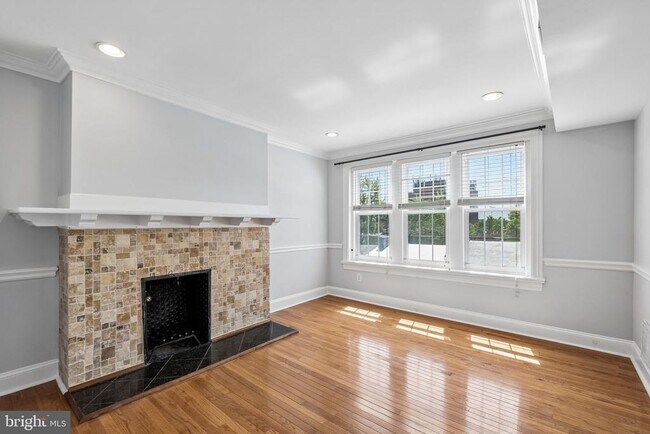 Building Photo - 1730 Pine St