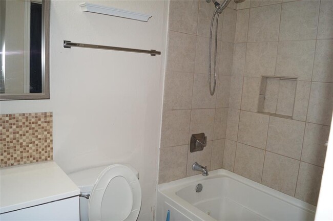 Building Photo - 1804 Flamingo Dr