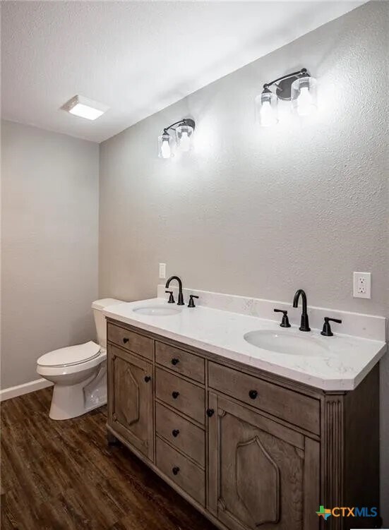 Building Photo - 2003 Woodlawn St