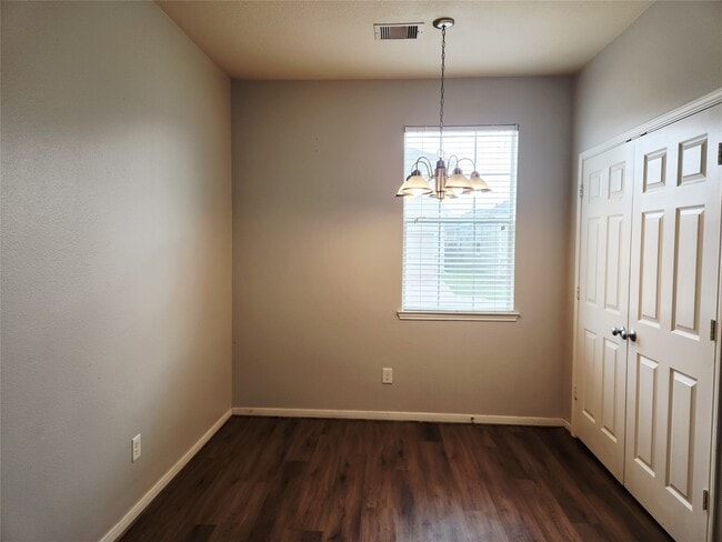 Building Photo - 4075 Mossy Spring Ln