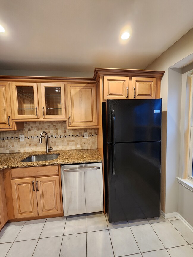 Kitchen - 269 Constitution Cir