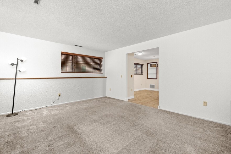 Building Photo - 607 Avenue F
