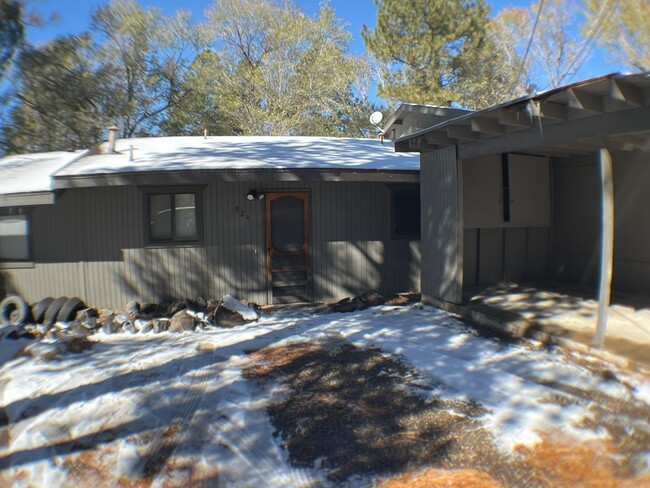 Building Photo - 924 N Leroux St