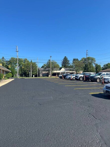 Building Photo - 7560 Mentor Ave