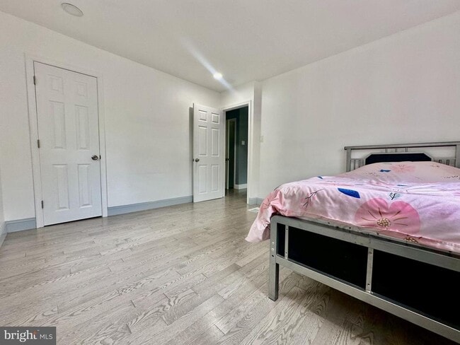 Building Photo - 633 Durham Rd