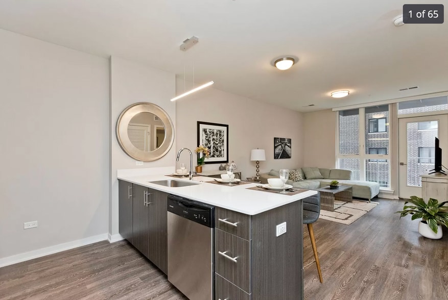 Building Photo - 1429 N Wells St