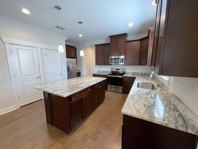 Building Photo - 4BR/3BA 2 story townhome in South Tampa/Pl...