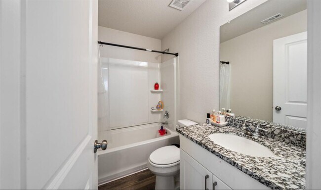 Building Photo - 2224 Cedar Vly Dr