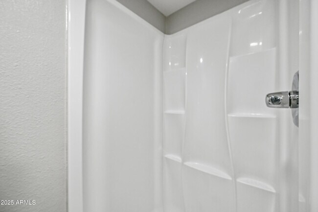 Building Photo - 3025 N 32nd St