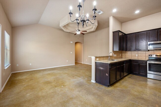 Building Photo - Nice 3 Bedroom Duplex located in New Braunfels!