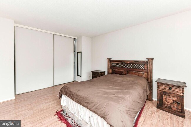 Building Photo - 309 Yoakum Pkwy