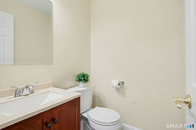 Building Photo - 211 Hunyadi Ave
