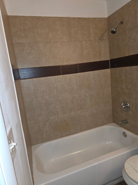 Building Photo - 2920 SE 53rd Ct