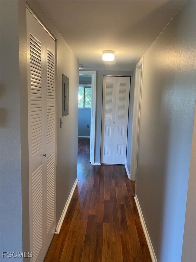 Building Photo - 5713 Foxlake Dr