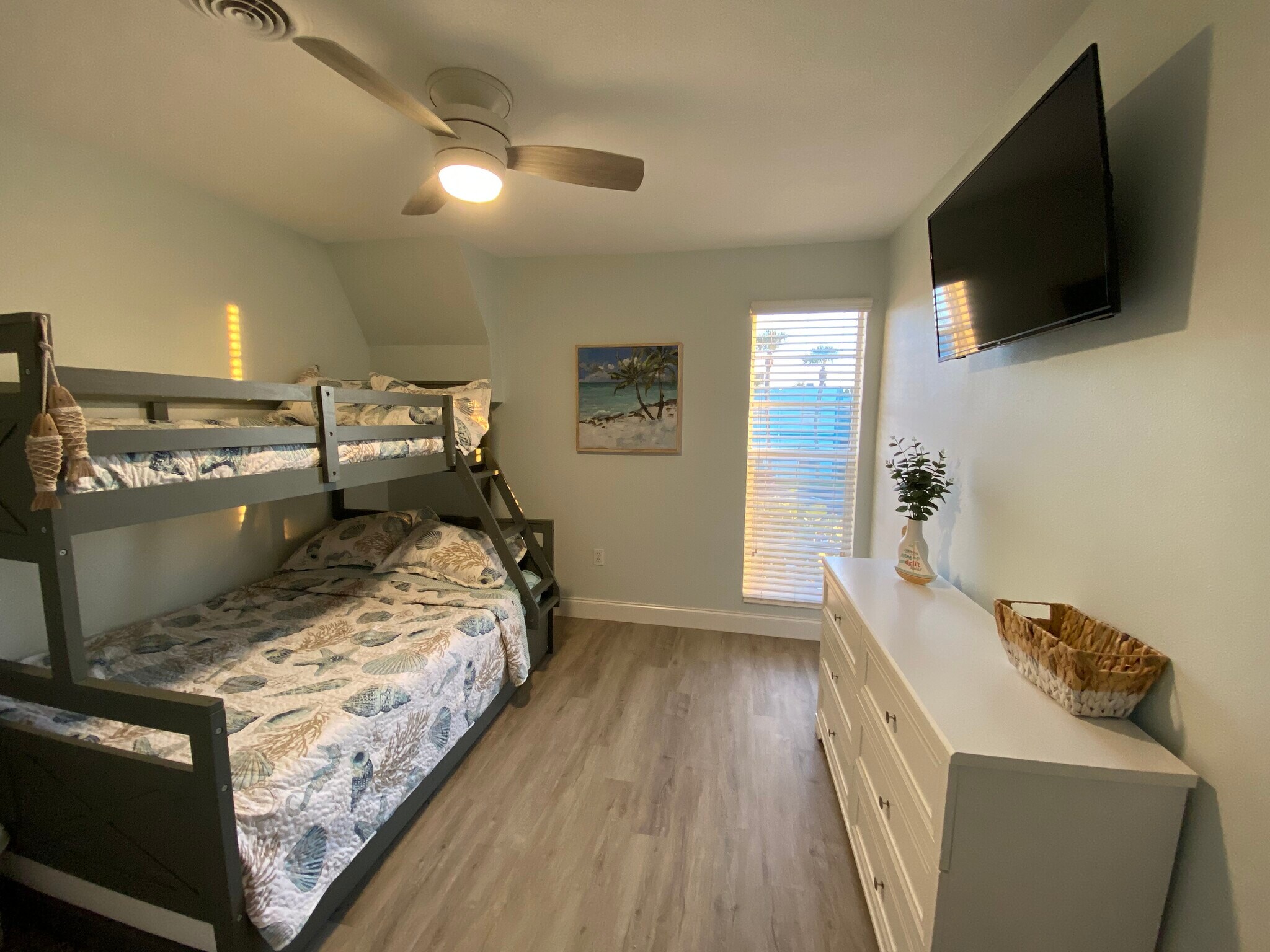 Building Photo - 350 Taylor Ave