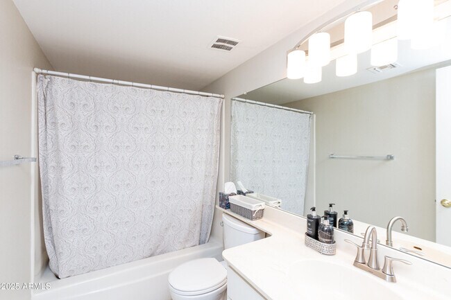 Building Photo - 4201 E Camelback Rd