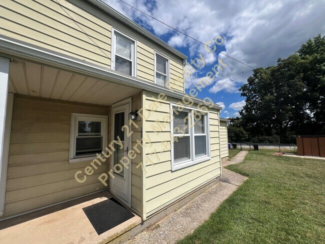 Building Photo - 1 Bedroom 1 Bath Home with a bonus room in...