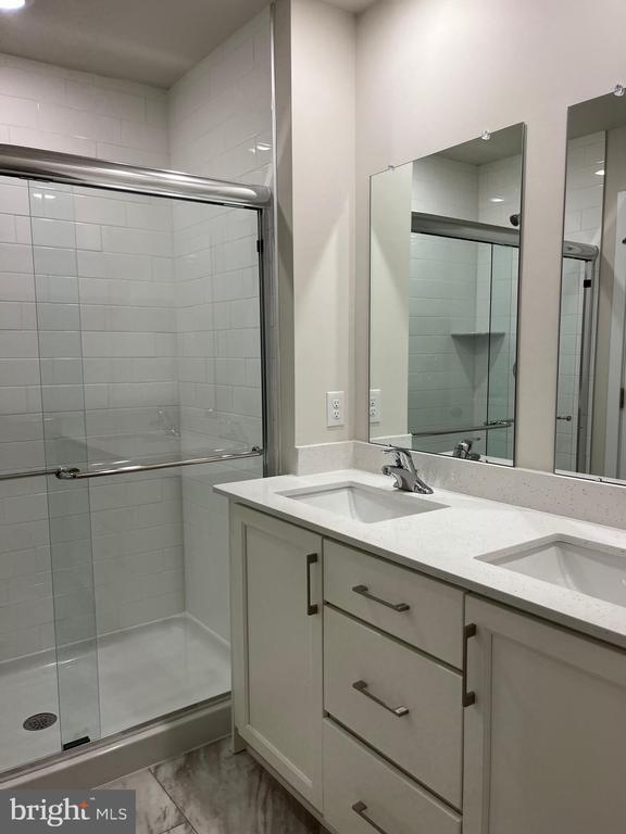 Building Photo - 37 E Front St