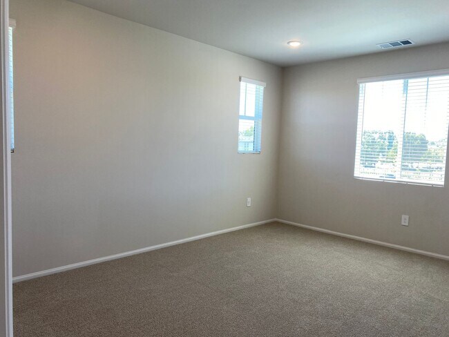 Building Photo - BRAND NEW HOME AVAILABLE FOR LEASE IN TEME...
